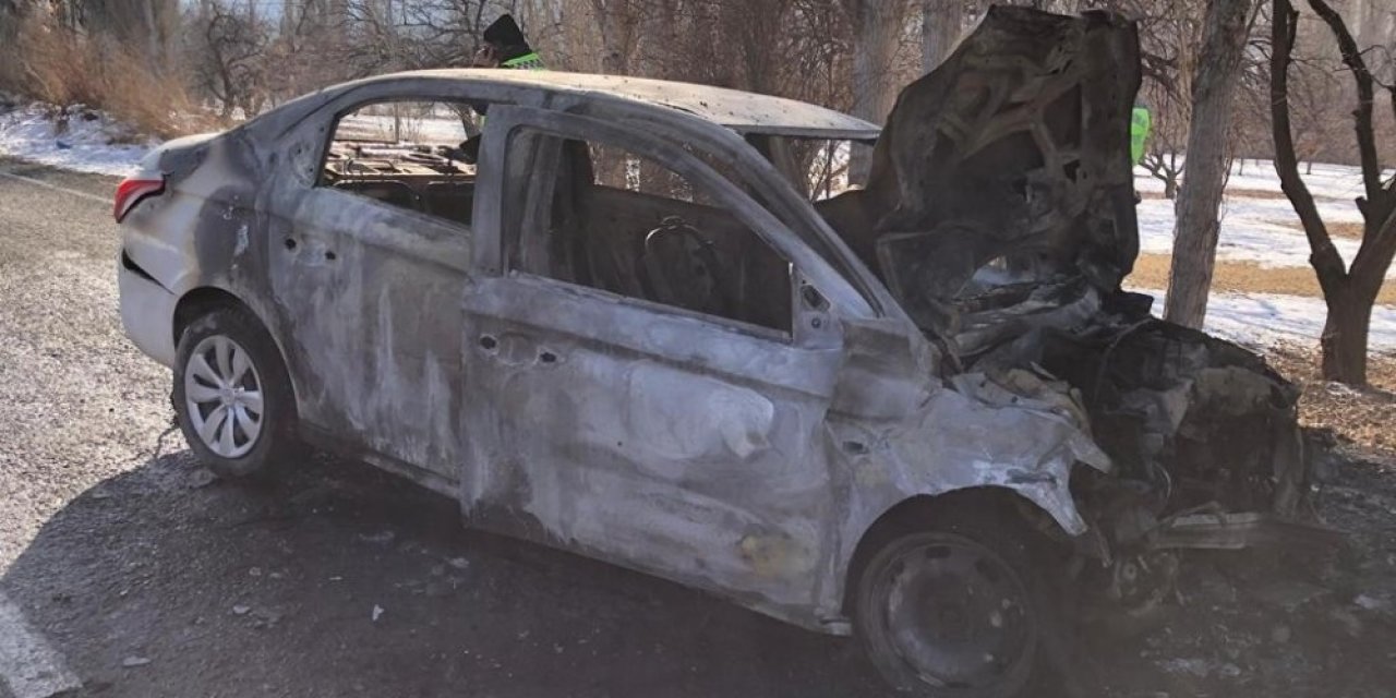 Kars’ta Kaza Sonucu Alev Alan Otomobil Patladı