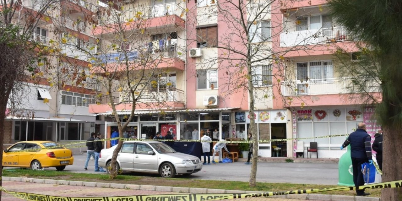 Babasını Sokak Ortasında Sopayla Öldürdü