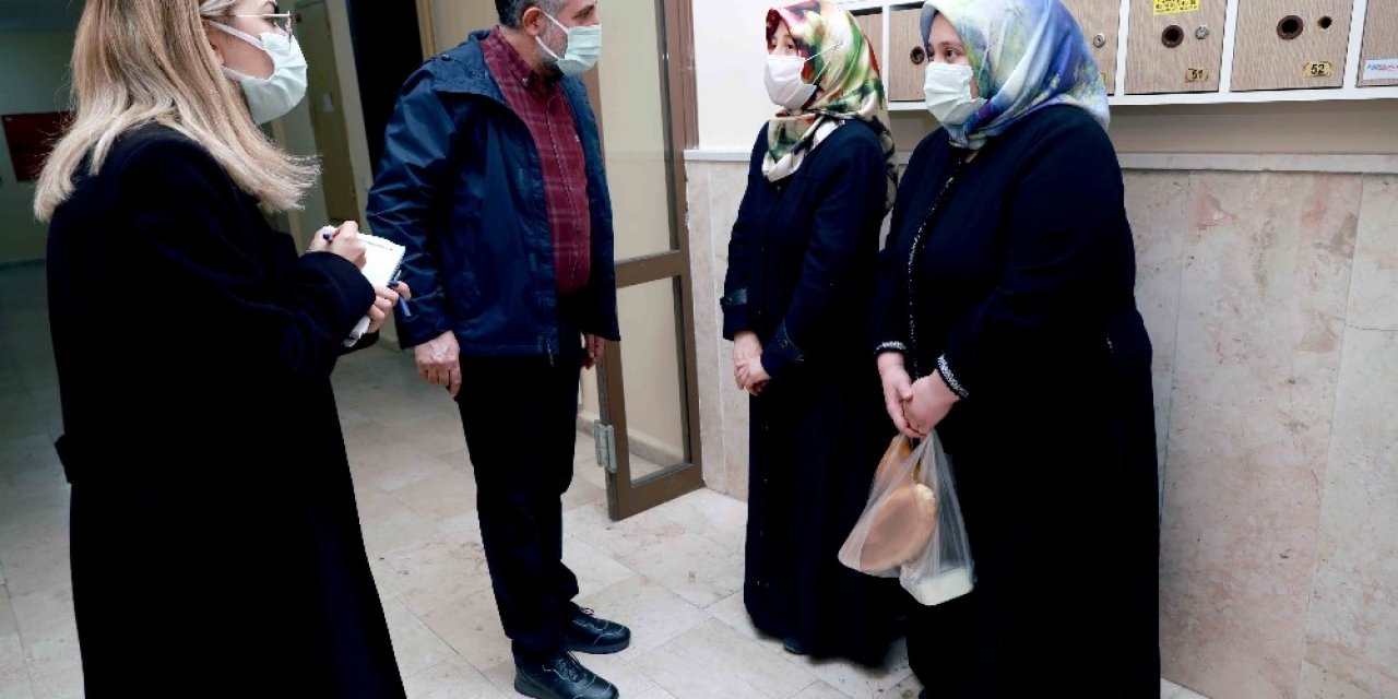 Başkan Sandal, Uzundere’deki Depremzedeleri Unutmadı