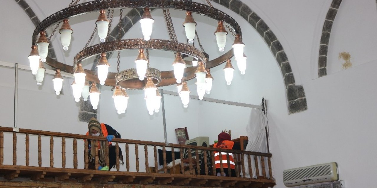 Sur’daki 38 Camide Temizlik Çalışmaları Başlatıldı