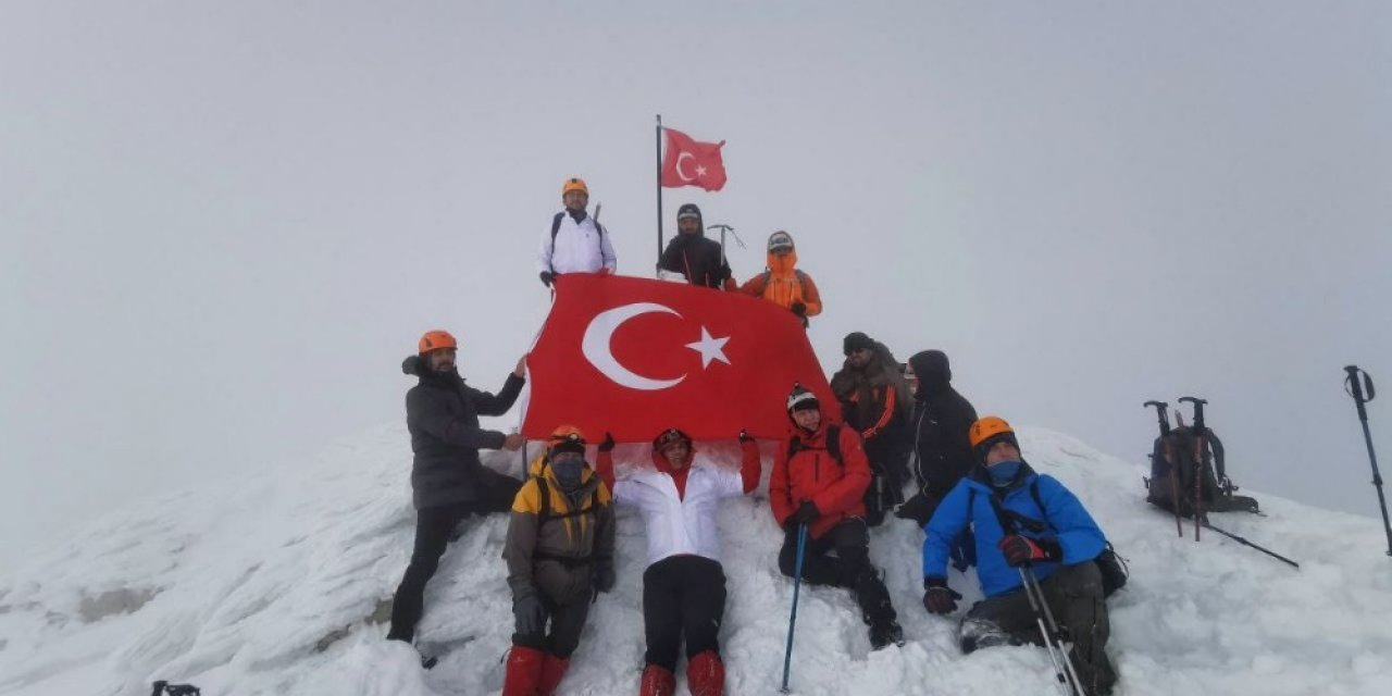 Yılın Son Tırmanışını Sağlık Çalışanları İçin Yaptılar