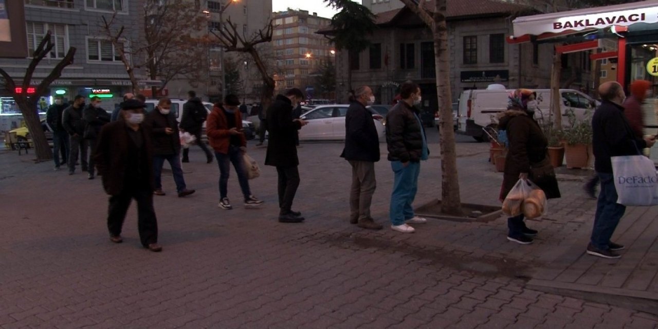 Kayseri’de Yılbaşı Kısıtlaması Öncesi Alışveriş Yoğunluğu