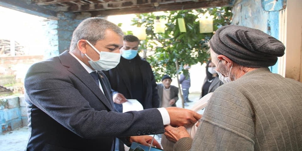 Koçarlı’da Yaşlı Çınarların Yeni Yıl Yemekleri Başkan Kaplan’dan