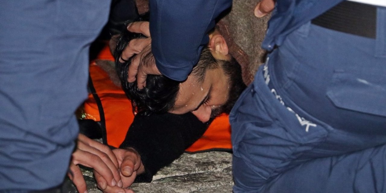 25 Metrelik Falezden Düşen Şahsı Deniz Polisi Kurtardı