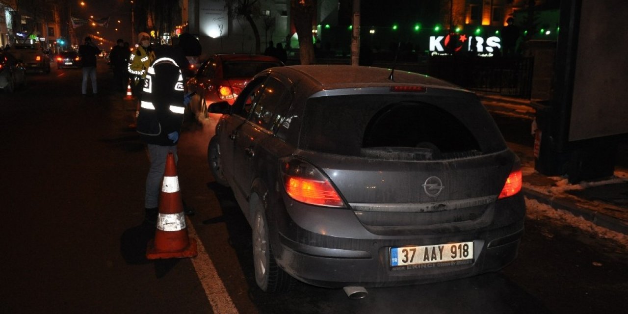 Vali Öksüz, Yılbaşı Tedbirlerini İnceledi, Ekiplere Tatlı İkram Etti