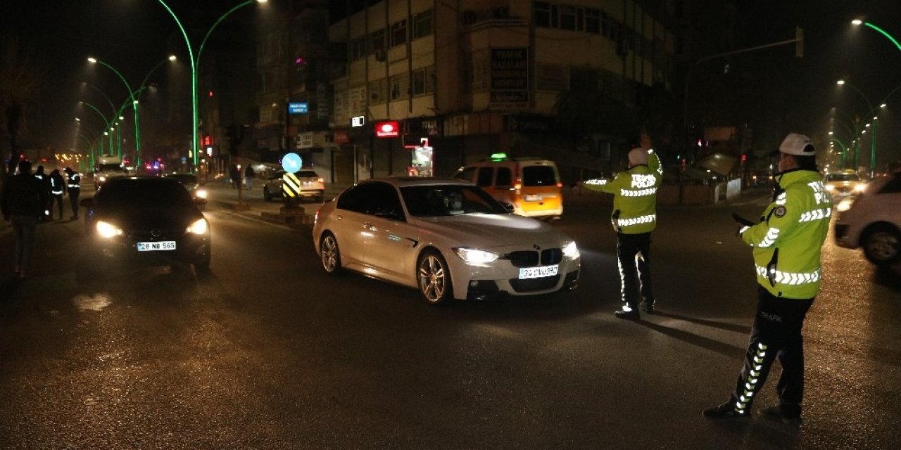 Diyarbakır’da 80 Saatlik Sokağa Çıkma Kısıtlaması Başladı