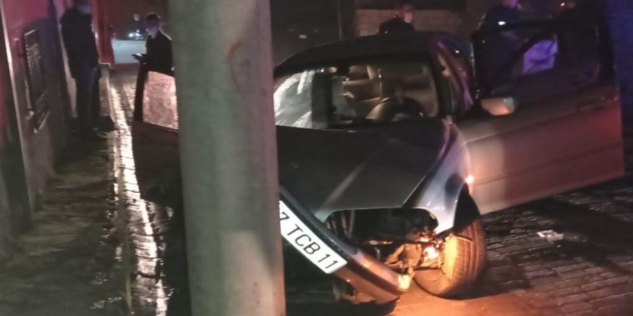 Polisten Kaçtı, Direğe Çarptı