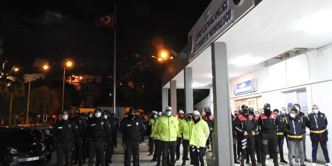 Çeşme Polisi 300’ü Aşkın Personelle Yılbaşı Mesaisinde