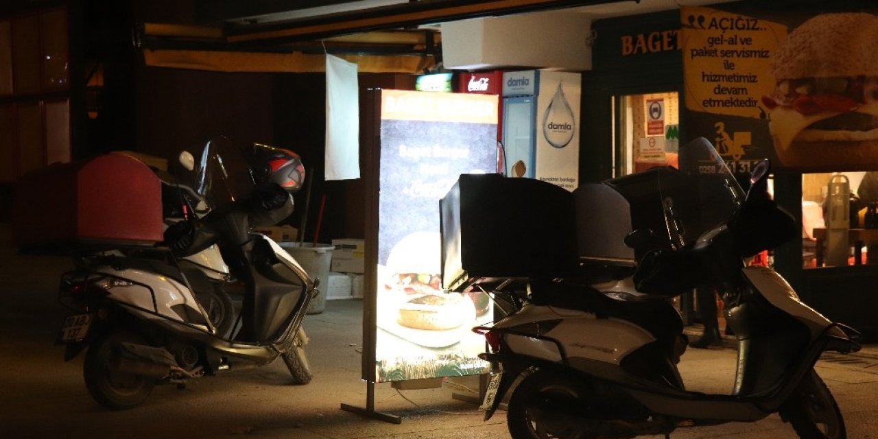 Yılbaşında Sokaklar Motosikletli Kuryelere Kaldı