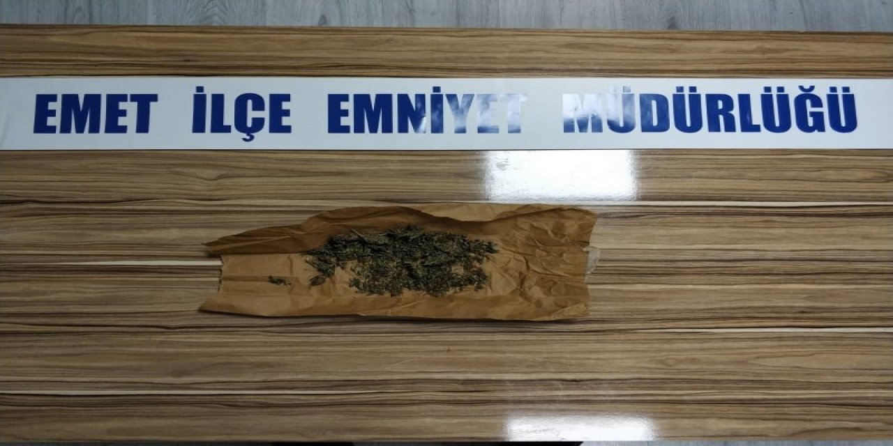 Polisin Dikkati Esrar Yakalattı
