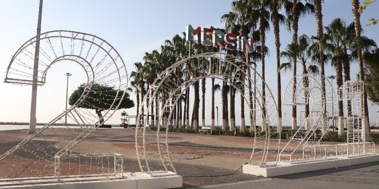 Mersin’de Yılın İlk Günü Cadde Ve Sokaklar Boş Kaldı
