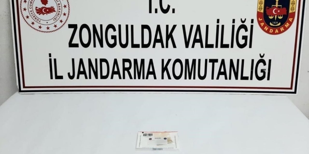 Jandarmanın Durdurduğu Araçtan Esrar Çıktı