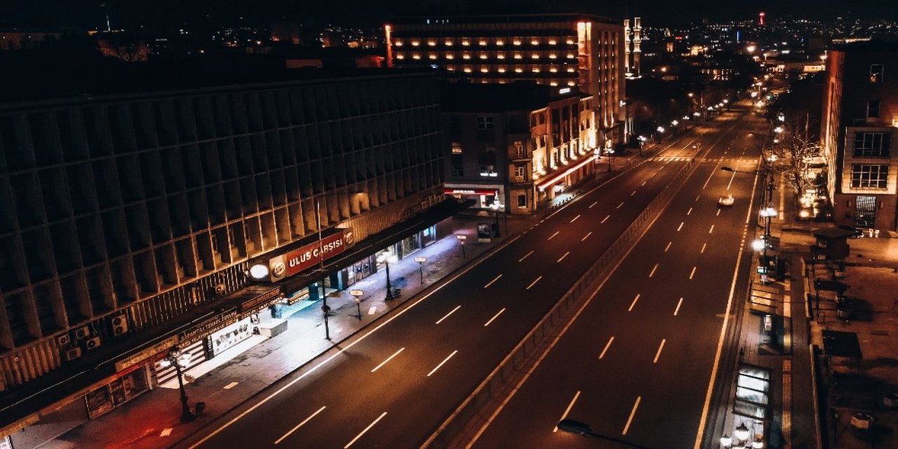 Yeni Yılın İlk Gecesinde Ankara’da Boş Sokaklar Havadan Görüntülendi