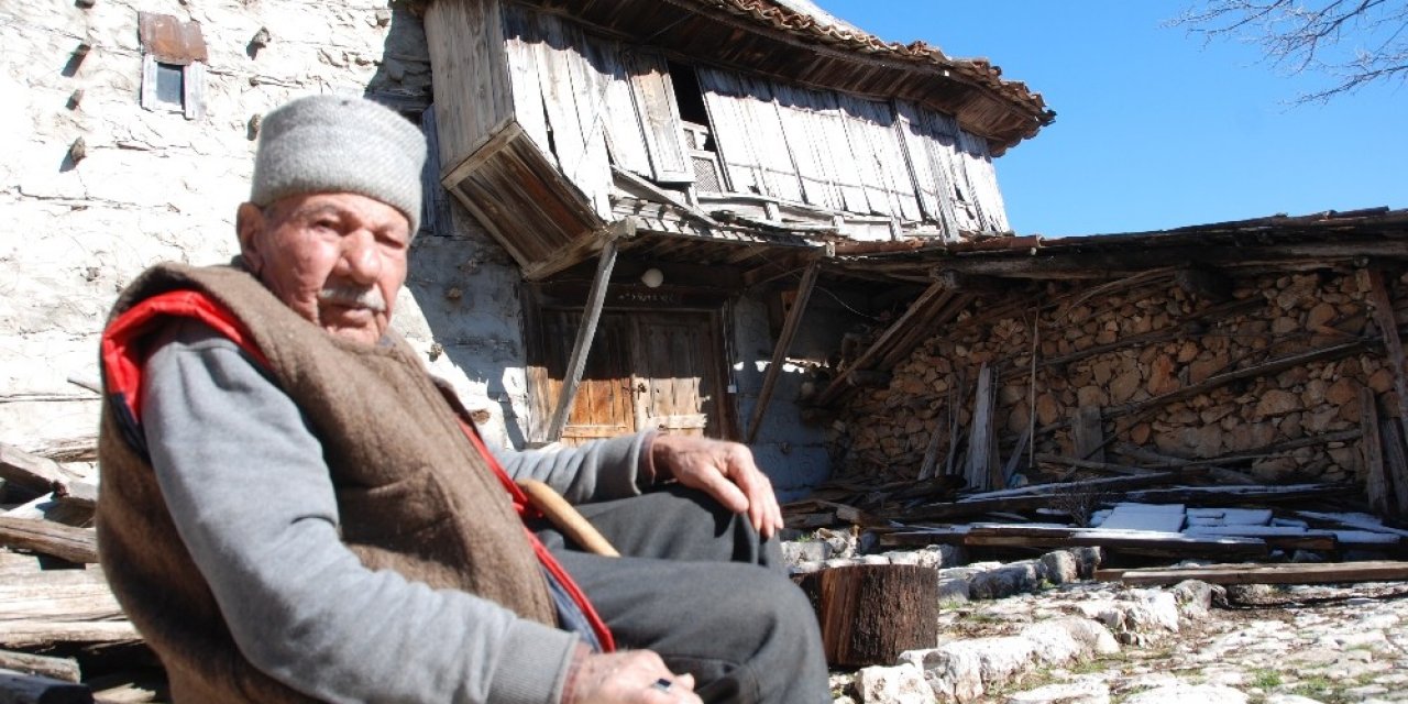 Osmanlı Mimarisi Olan Düğmeli Evin İhtiyar Delikanlısı..!