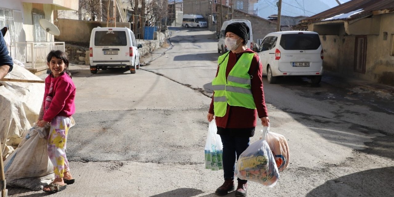 Hakkari’de Vefa Sosyal Destek Grubu Görev Başında