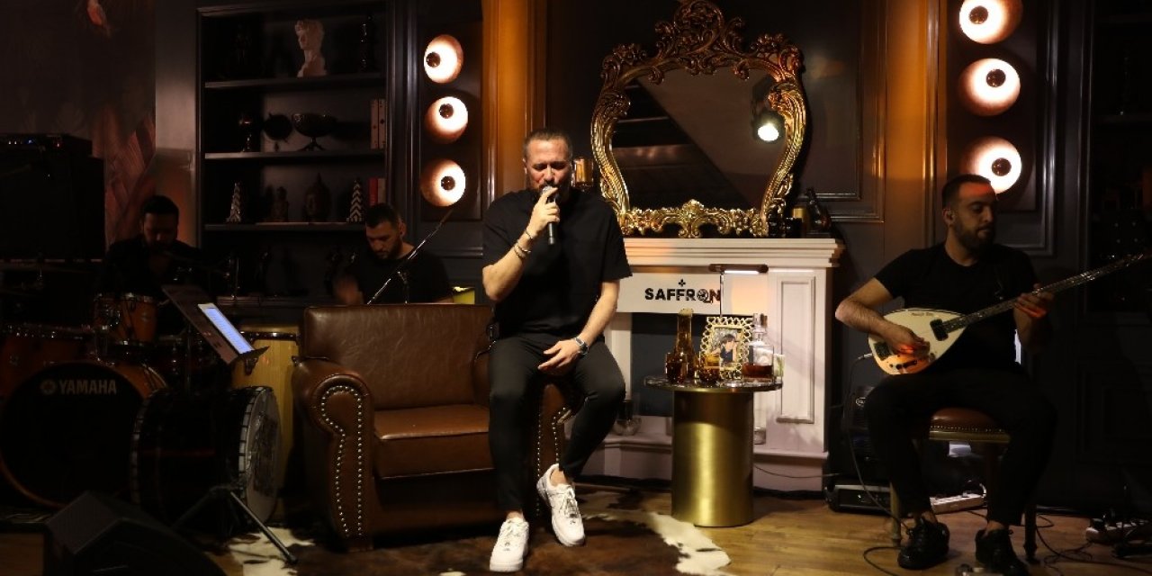 Mersinliler Yeni Yıla Sosyal Medya Üzerinden Yayınlanan Konser İle Girdi