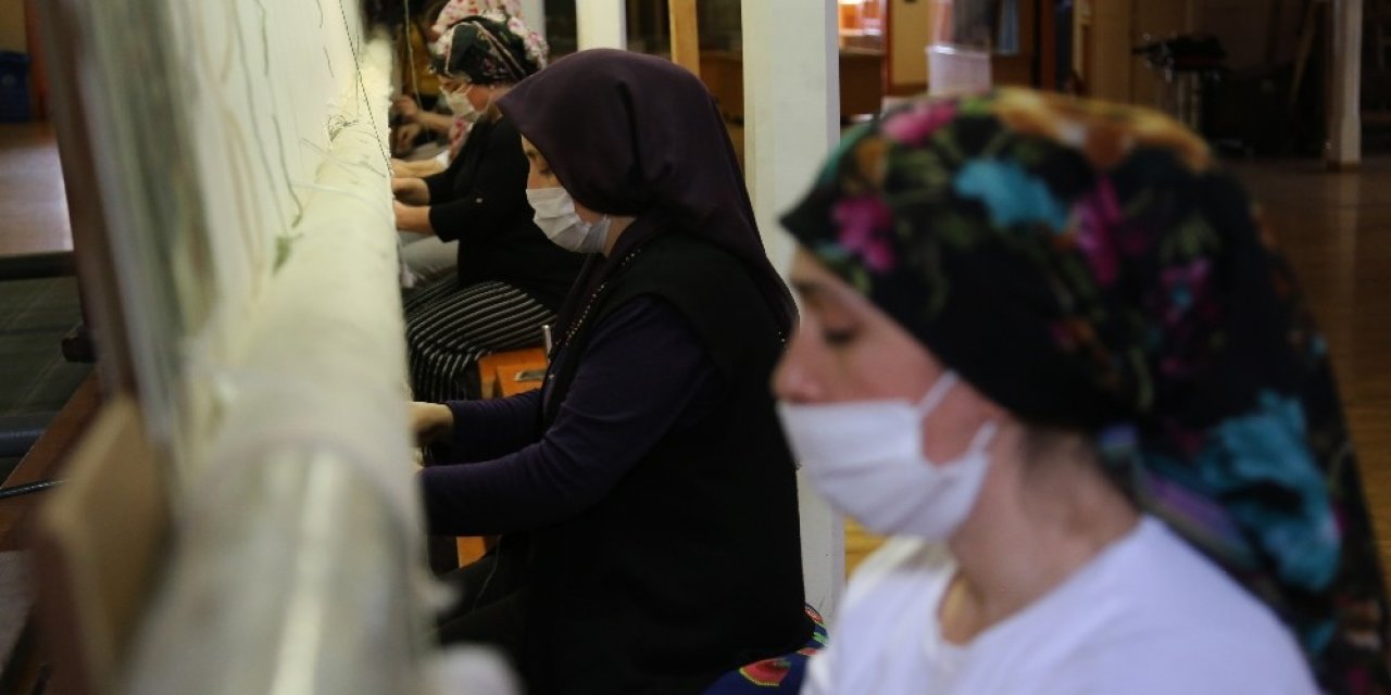 178 Yıllık Osmanlı Yadigarı Fabrikada, Topkapı Sarayı’nın Has Oda Halısı Dokunuyor