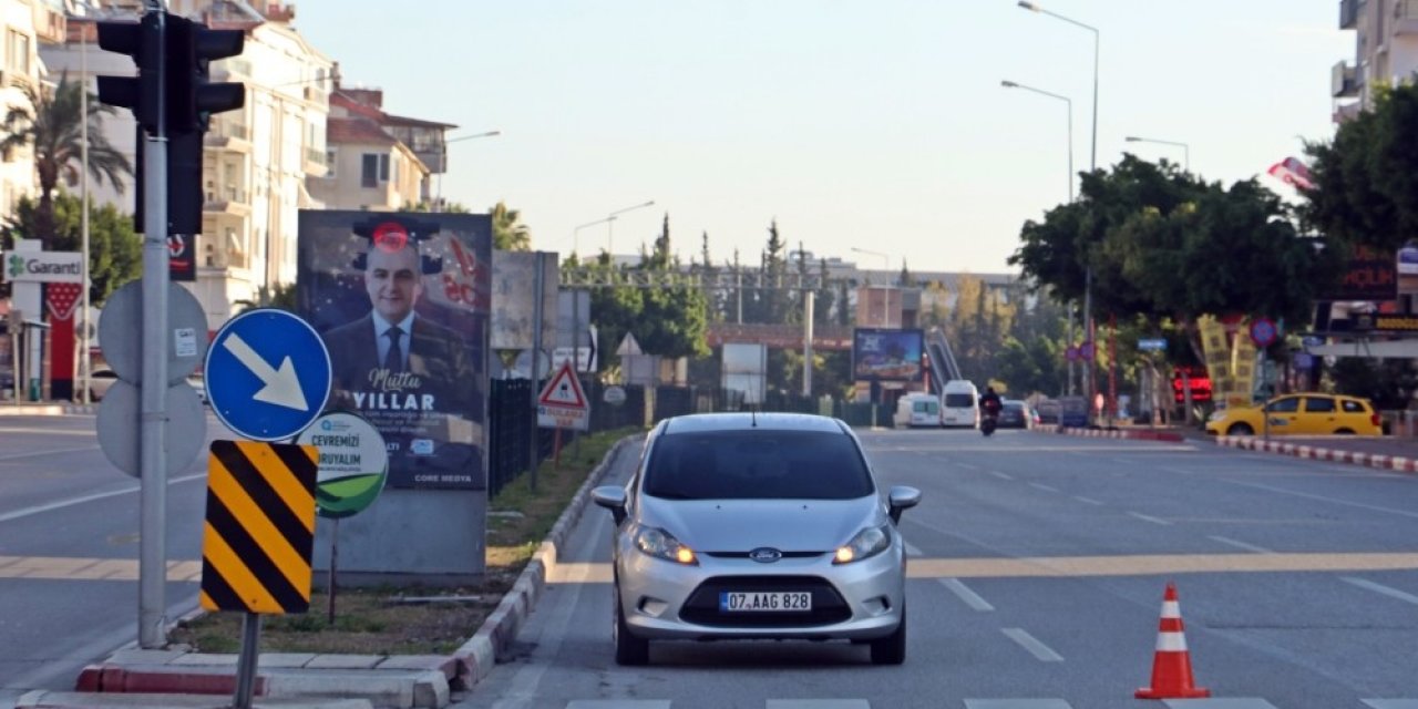Ters Yönde Giden Sürücü, Kırmızı Işıkta Beklerken Yakalandı