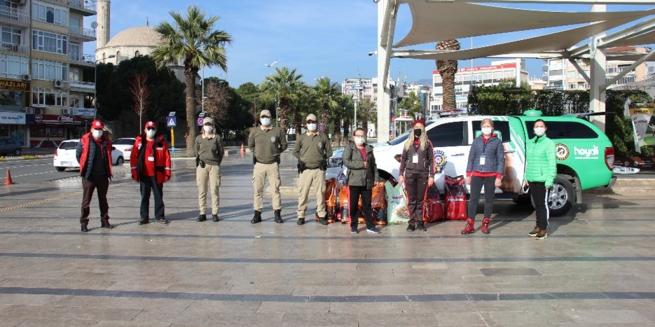 Can Dostları Elleri İle Beslediler