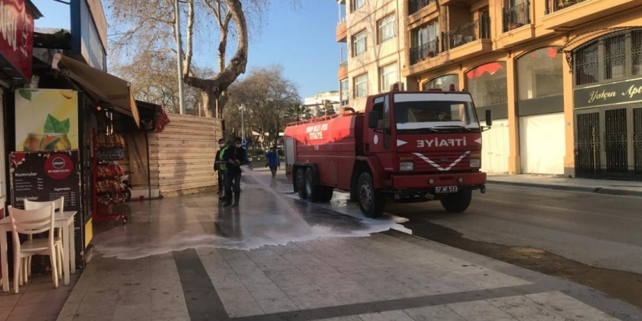 Sinop’ta Sokaklar Köpüklü Suyla Yıkandı