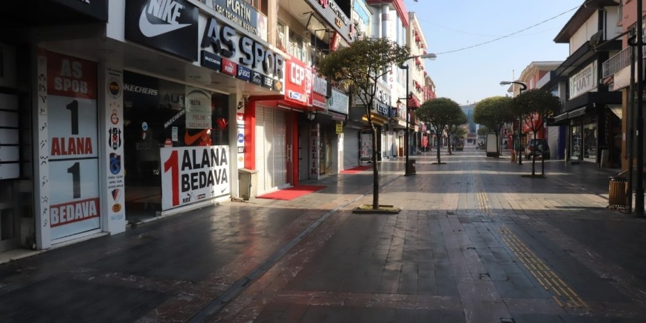 Düzce’de Cadde Ve Sokaklar Boş Kaldı