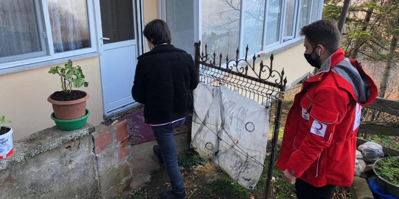Genç Kızılay Gönüllüleri İhtiyaç Sahiplerine Destek Oldu