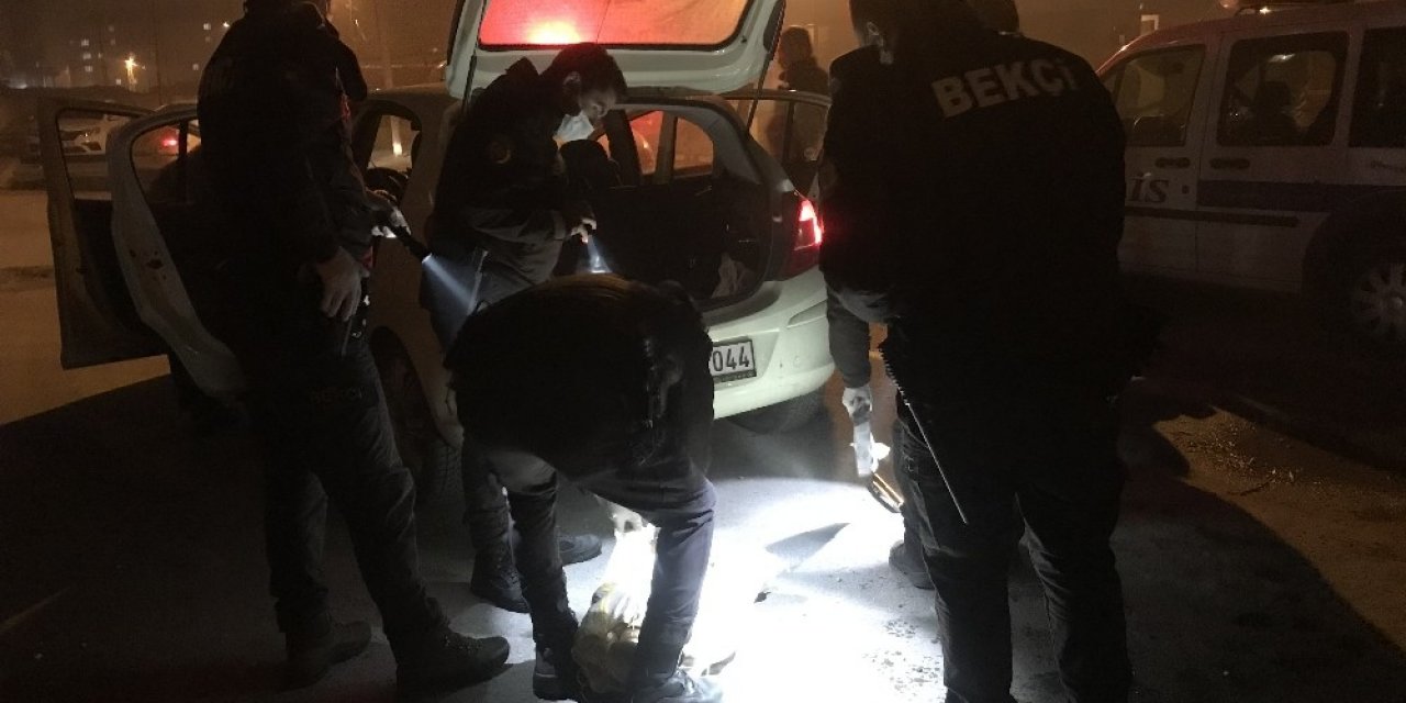 Polisten Kaçan Otomobilden Uyuşturucu Ve Tabanca Çıktı