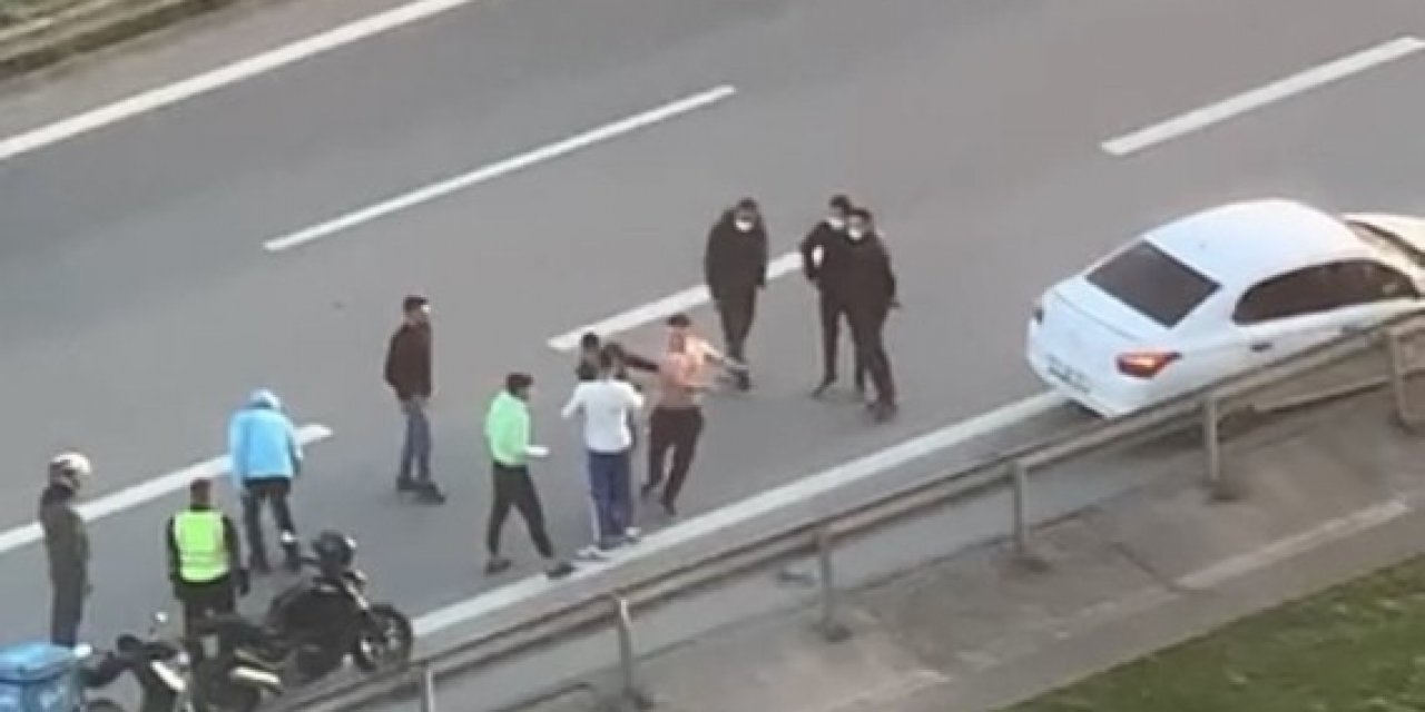 Tem Otoyolu’nda Tekme Ve Yumruklu Yol Kavgası Kamerada