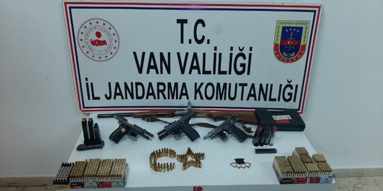 Erciş’te Çok Sayıda Kaçak Silah Ve Mühimmat Ele Geçirildi