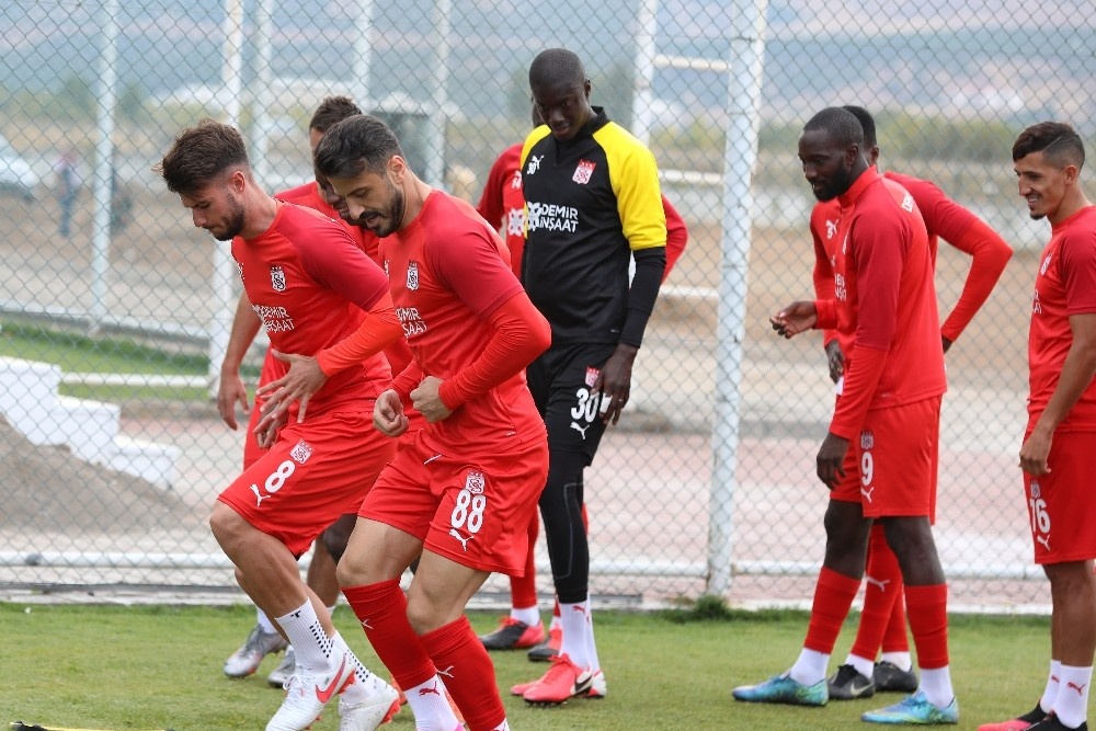 Sivasspor, Villarreal maçına iddialı hazırlanıyor
