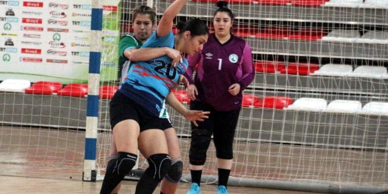 Kadınlar Hentbol Süper Ligi: Sivas Belediyespor: 24 - Konyaaltı Belediye: 31