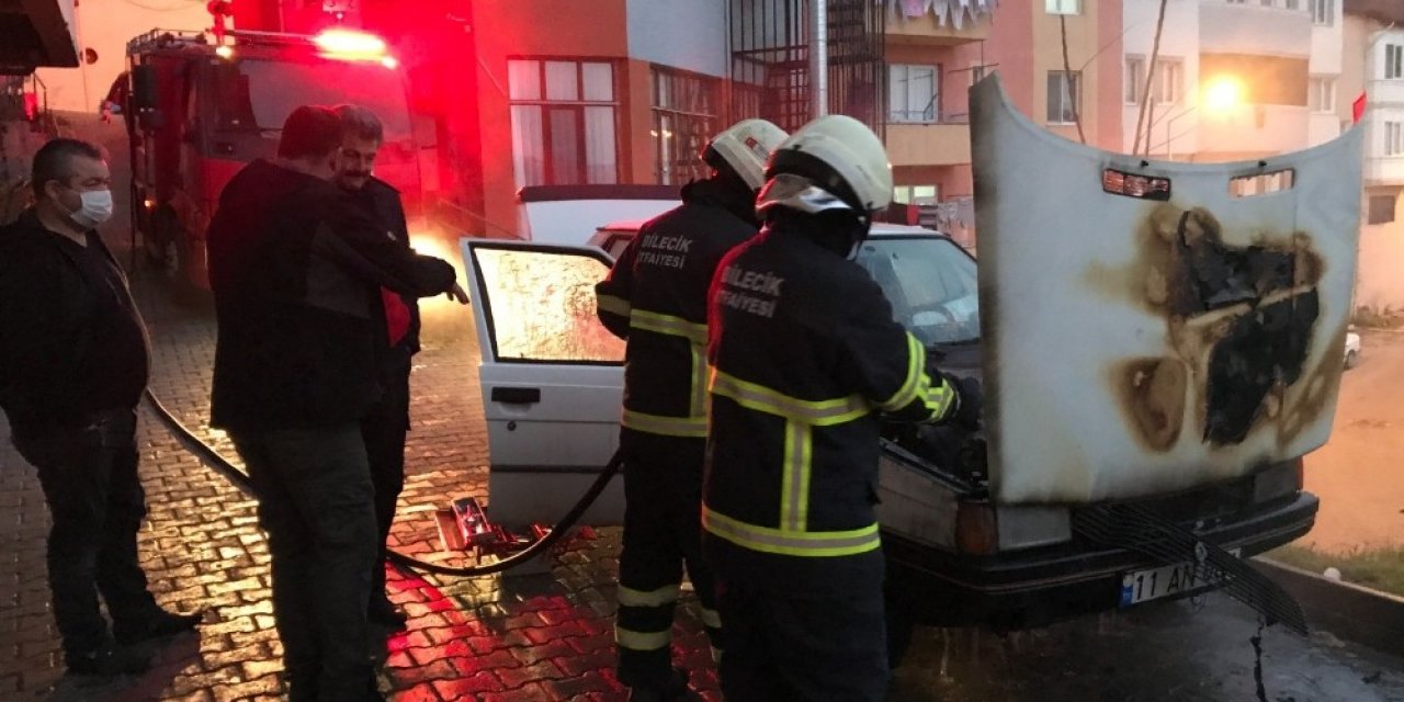Sürücü Kontağı Çevirdiği An Araç Alev Alev Yandı