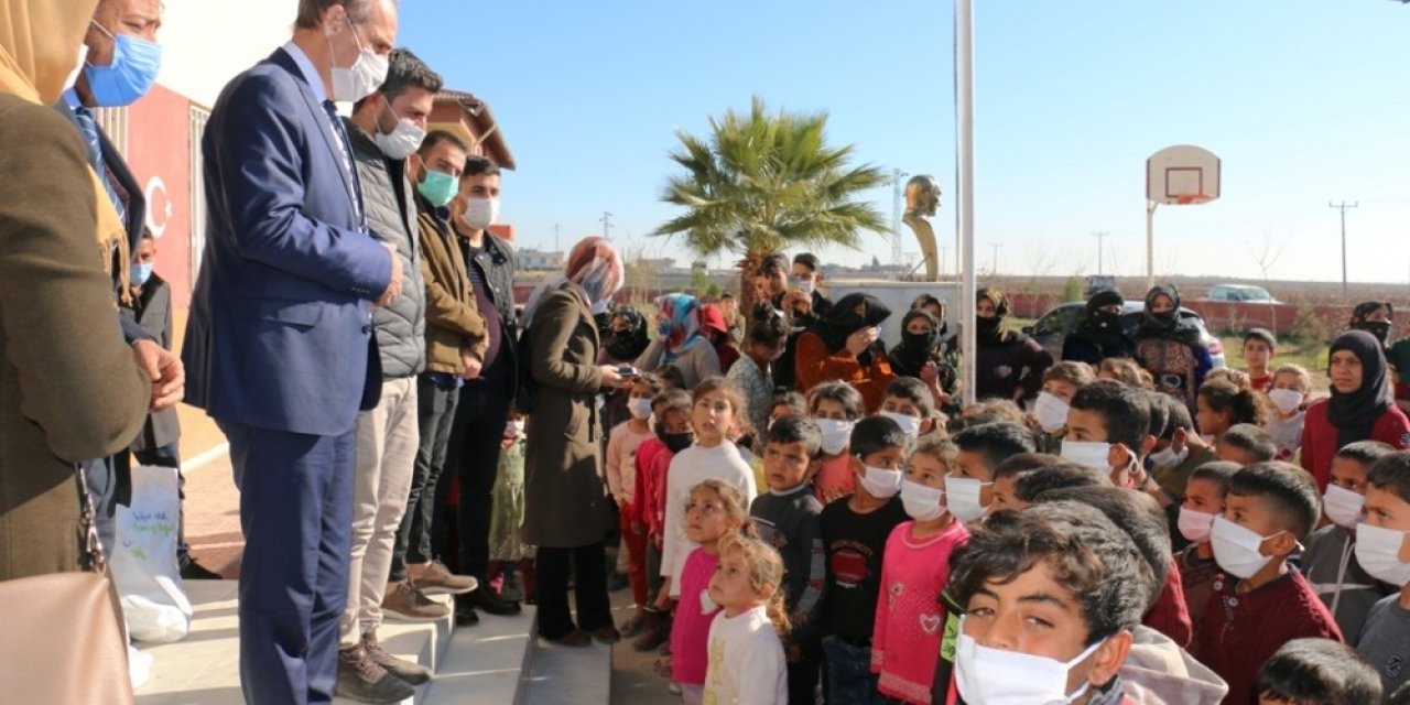 Akçakale’ De Öğrencilere Temizlik Seti Desteği