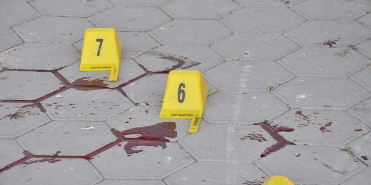 Eskişehir’deki Bıçaklı Kavgada Baba Ve Oğul Ağır Yaralandı
