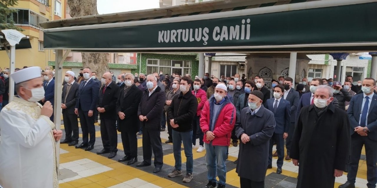 Meclis Başkanı Şentop, Arkadaşının Cenazesine Katıldı