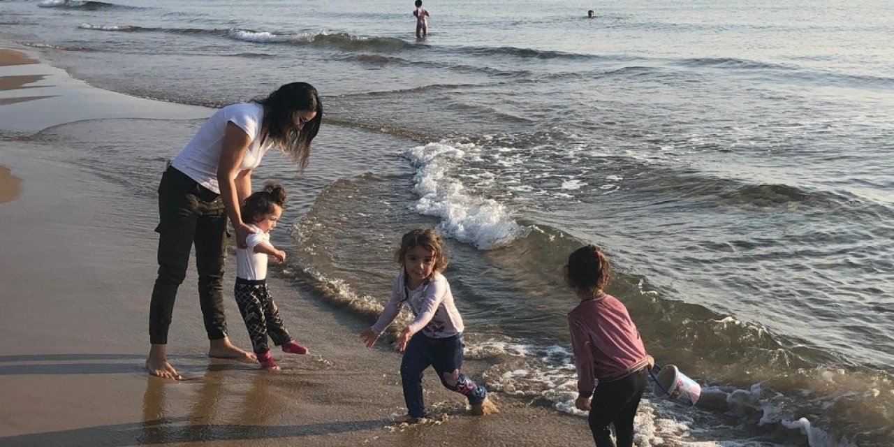 Vatandaşlar Yılın İlk Günlerinde Deniz Keyfi Yaptı..!