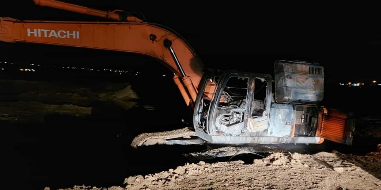 Sur Belediyesine Ait İş Makinesi Yakıldı