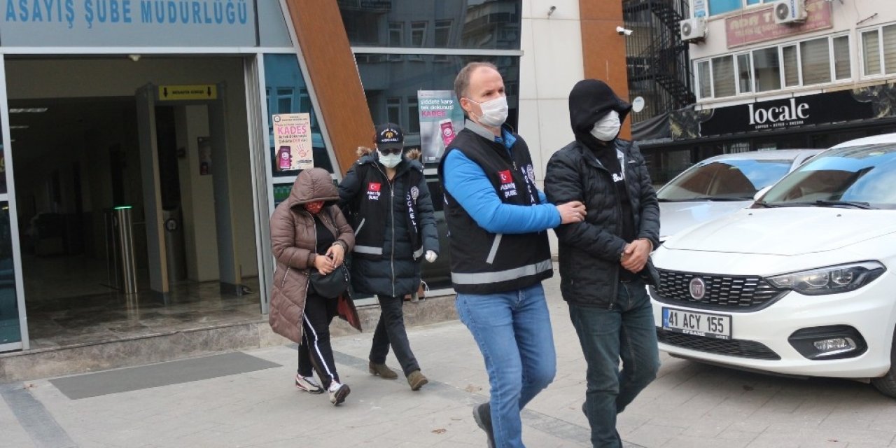 Muhasebeci Fabrikanın 2 Milyon Tl’si İle Dört Otomobil Alarak Otelde Alem Yaptı