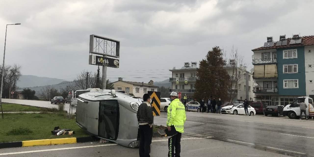 Seydikemer’deki Trafik Kazası Güvenlik Kamerasına Yansıdı