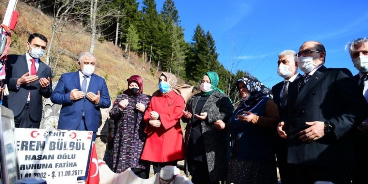 Bakan Zehra Zümrüt Selçuk Şehit Eren Bülbül’ün Mezarını Ziyaret Etti