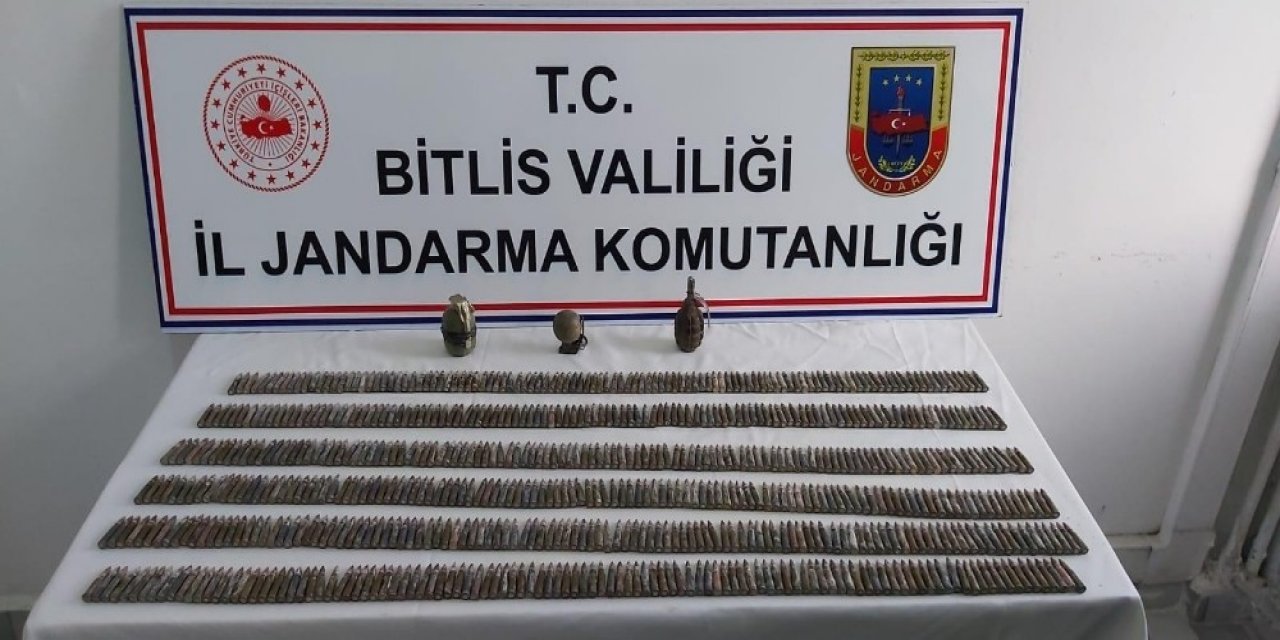 2 Sığınak İçerisinde 3 El Bombası İle Çok Sayıda Kaleşnikof Fişeği Ele Geçirildi