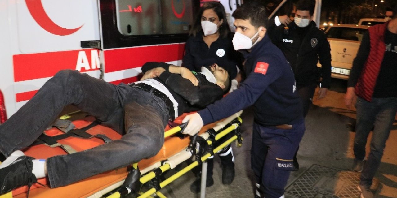 Kaldırıma Çarpan Otomobil Sürücüsü Ağır Yaralandı