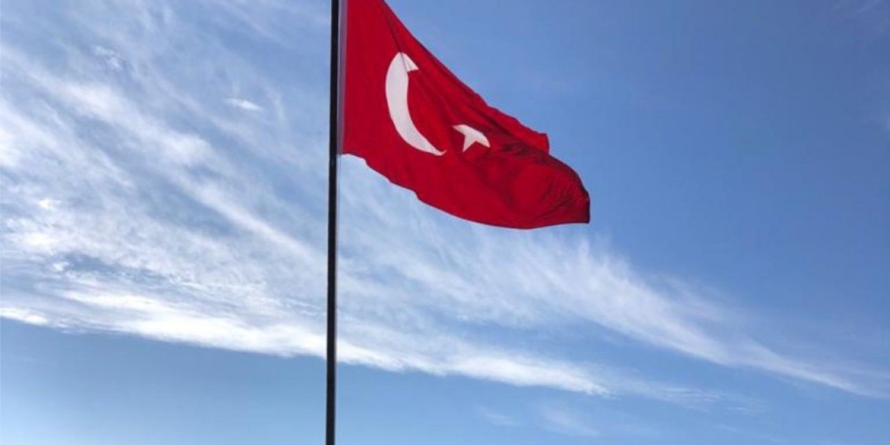 Gerger’in Yüksek Tepesinde Türk Bayrağı Dalgalandırıldı