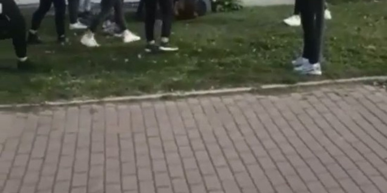 Bursa’da Kızların Sevgili Kavgası Kameralara Yansıdı