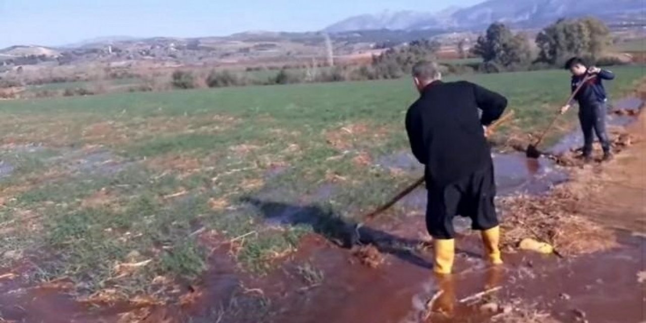 Osmaniye’de Çiftçiler Kuraklık Nedeniyle Buğday Tarlalarını Suladı