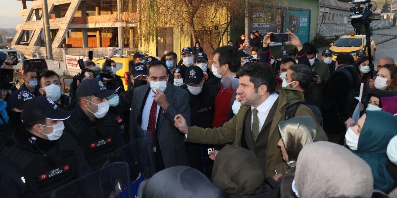 Havai Fişek Fabrikasındaki Patlamaya İlişkin Dava Başladı, Aileler Adliye Önünde Toplandı