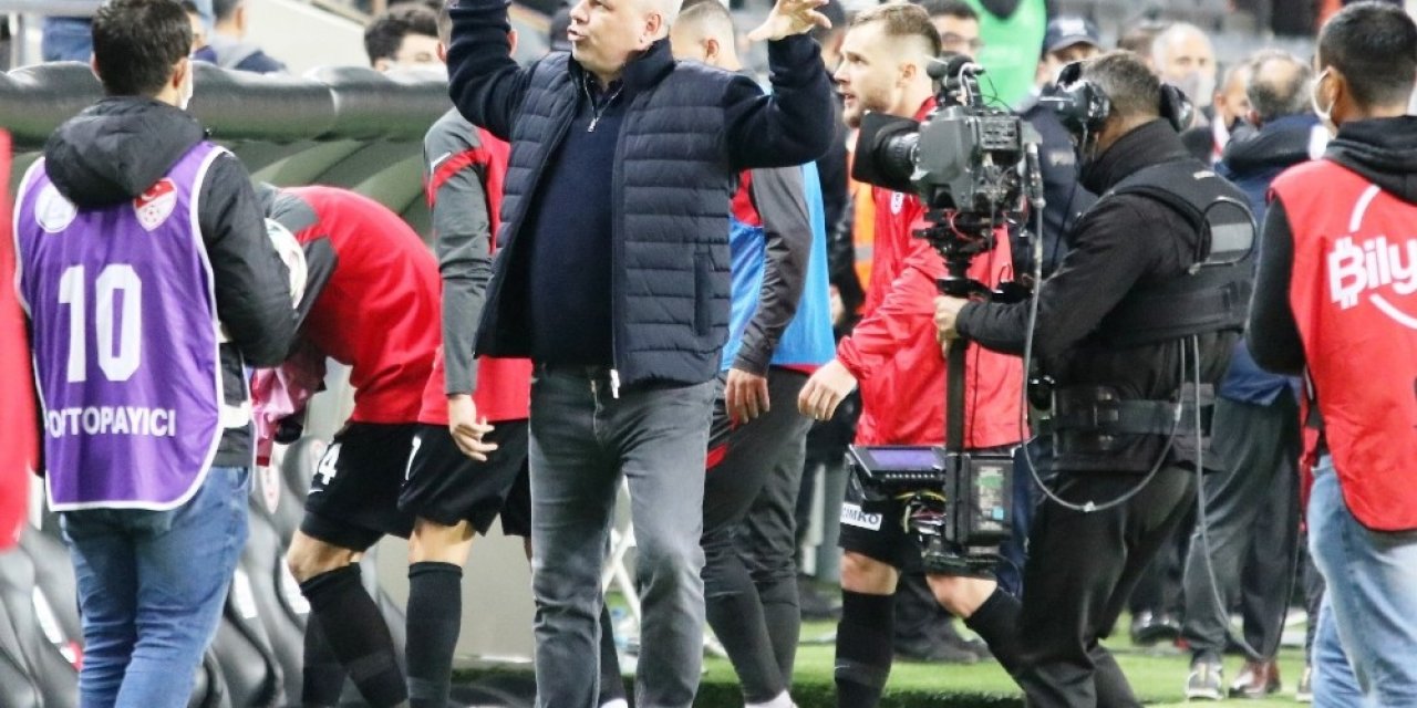 Futbolun Hırçın Ve Renkli Teknik Adamı Sumudica, Gaziantep’i Zirveye Taşıdı