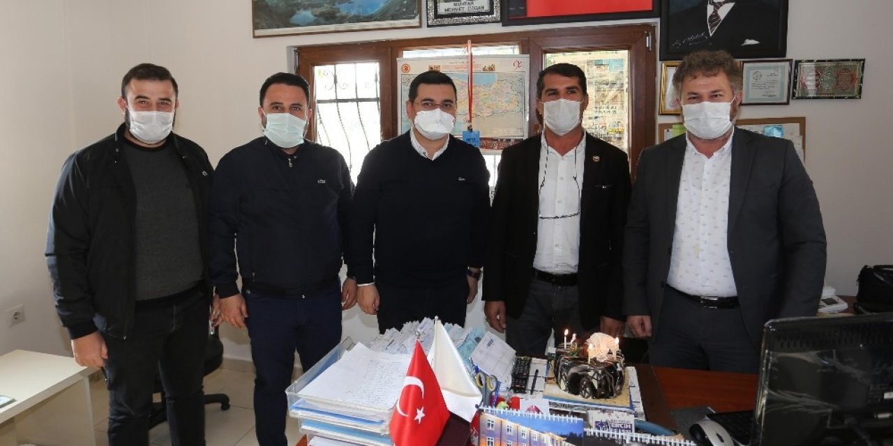 Tütüncü’den Muhtarları Doğum Günlerinde Yalnız Bırakmadı