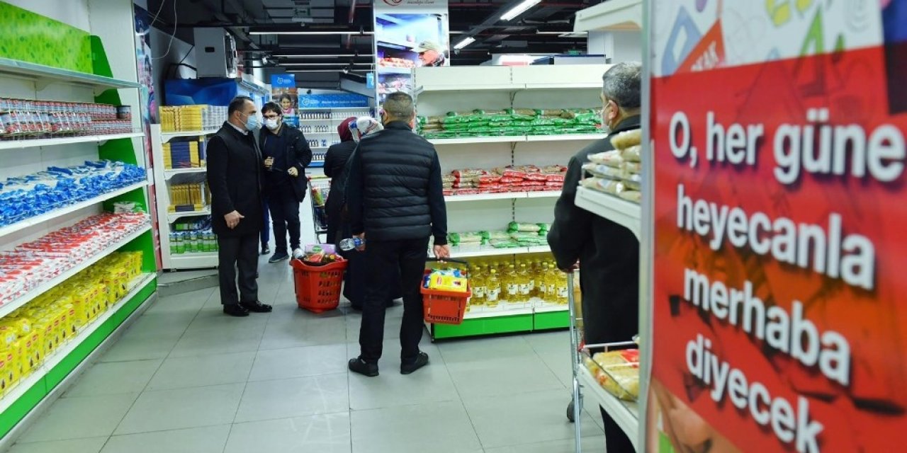 Beyoğlu’nda İhtiyaç Sahiplerinin Yüzü Sosyal Market İle Gülüyor