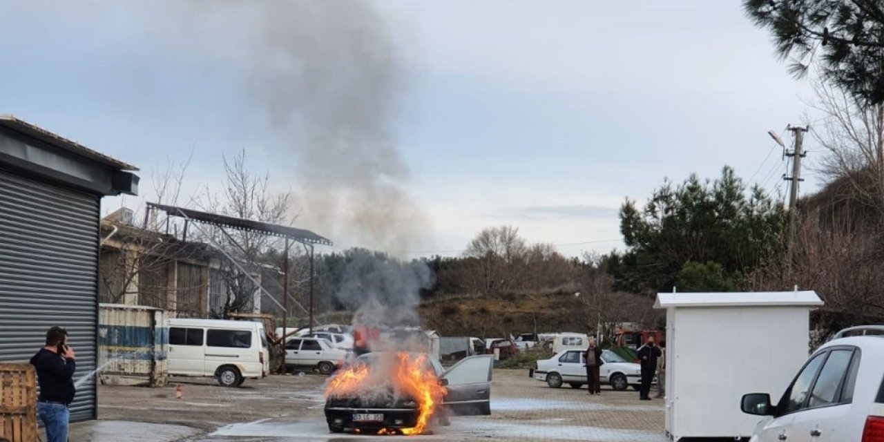 Cami İmamının Lpg’li Otomobili Alev Topuna Döndü